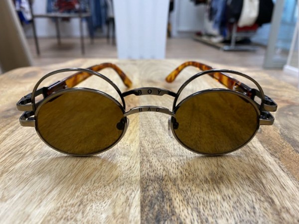 oval eyelid bad-boy brown