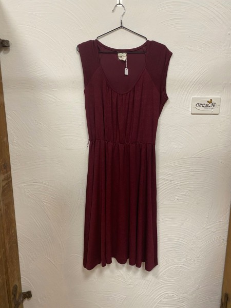 Kleid bourdeux Queens Row